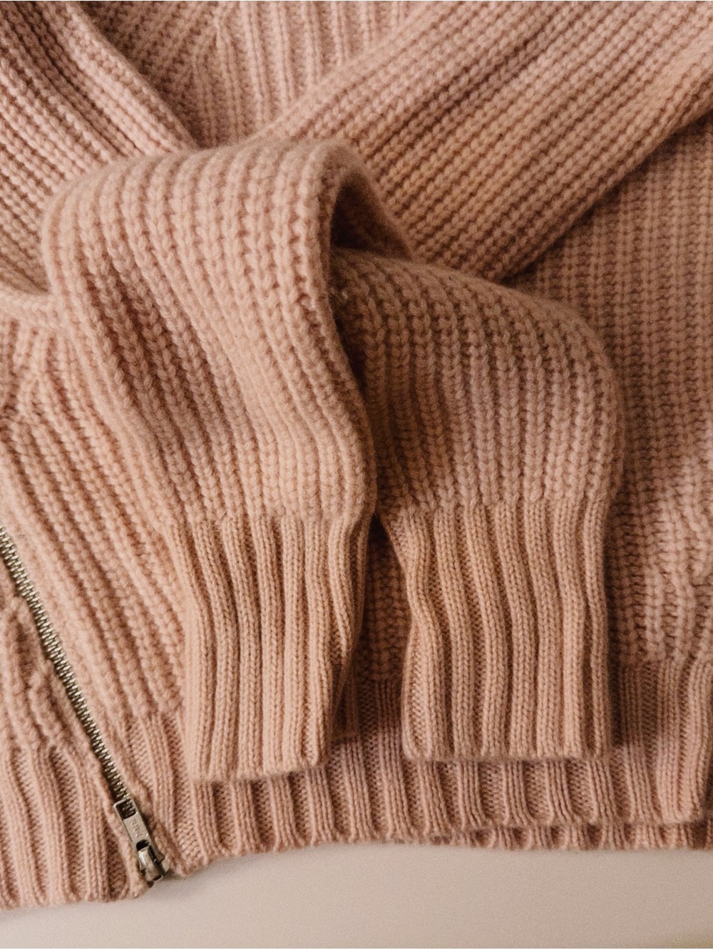 100% l Autumn Cashmere Pale Blush Ribbed Crewneck Sweater - Picture 4 of 8